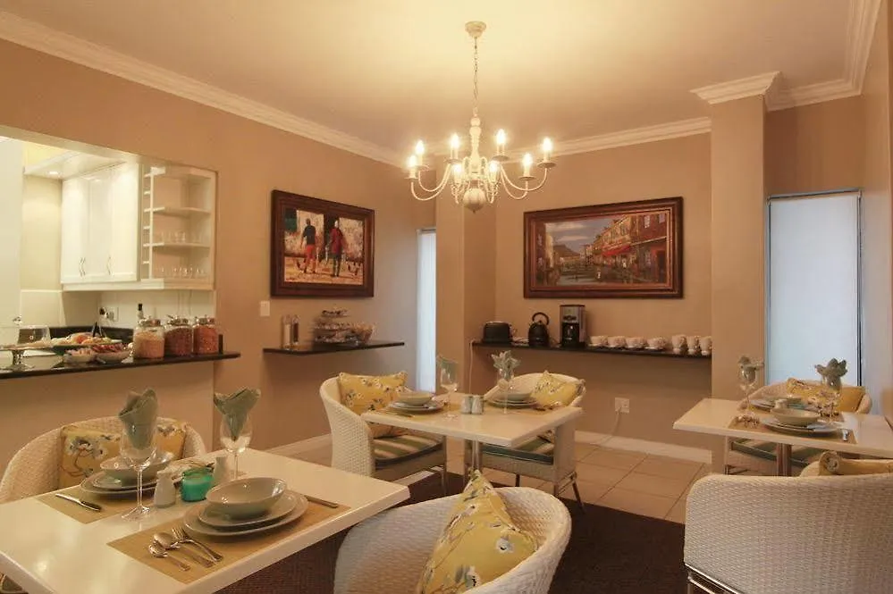 Sunset Beach Lodge & Spa Bloubergstrand 4*,