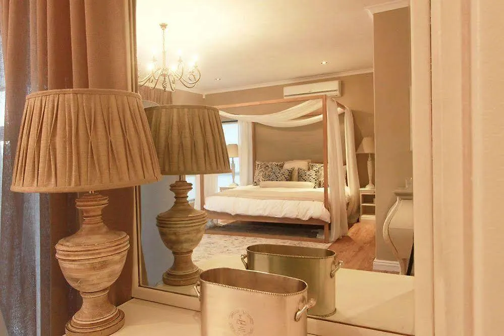 Sunset Beach Lodge & Spa Bloubergstrand Hotel